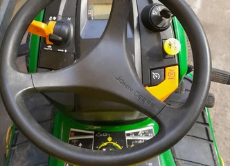 Efektyvi žoliapjovė John Deere laukia naujo šeimininko